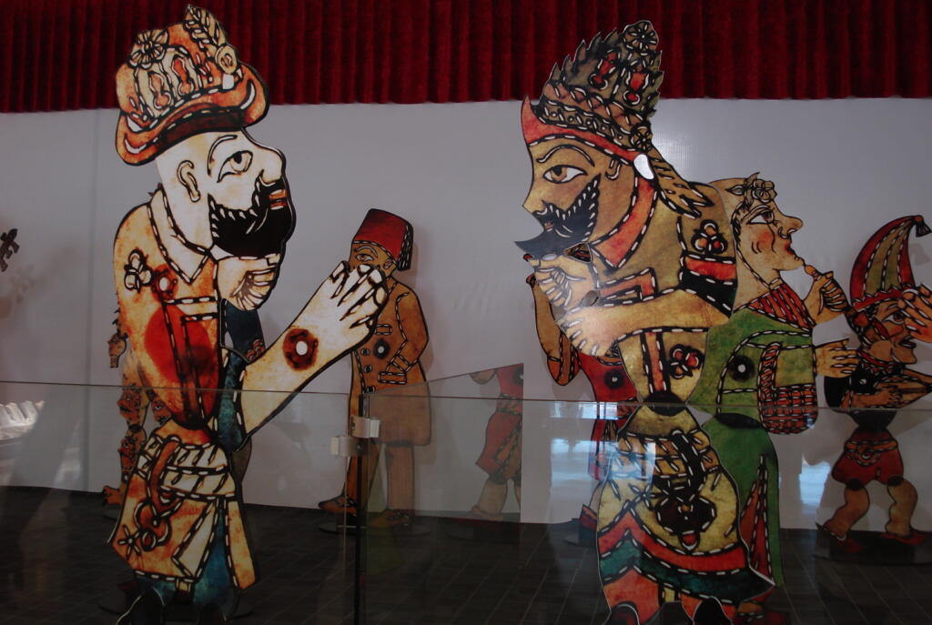 The mythical origins of shadow puppets - Ancient India, art history, china, culture, Indian history, Shadow Puppets, South India, tholu bommalaata
