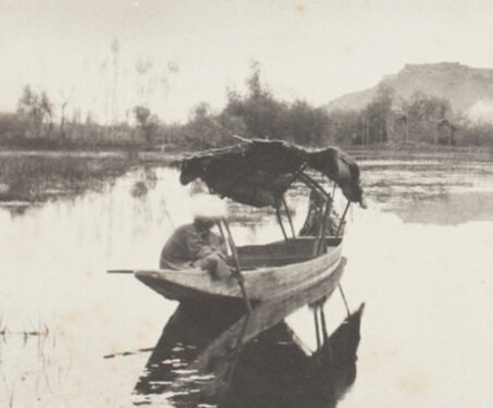 Souvenir series: A rare photo of Dal Lake in the 1800s - Fort